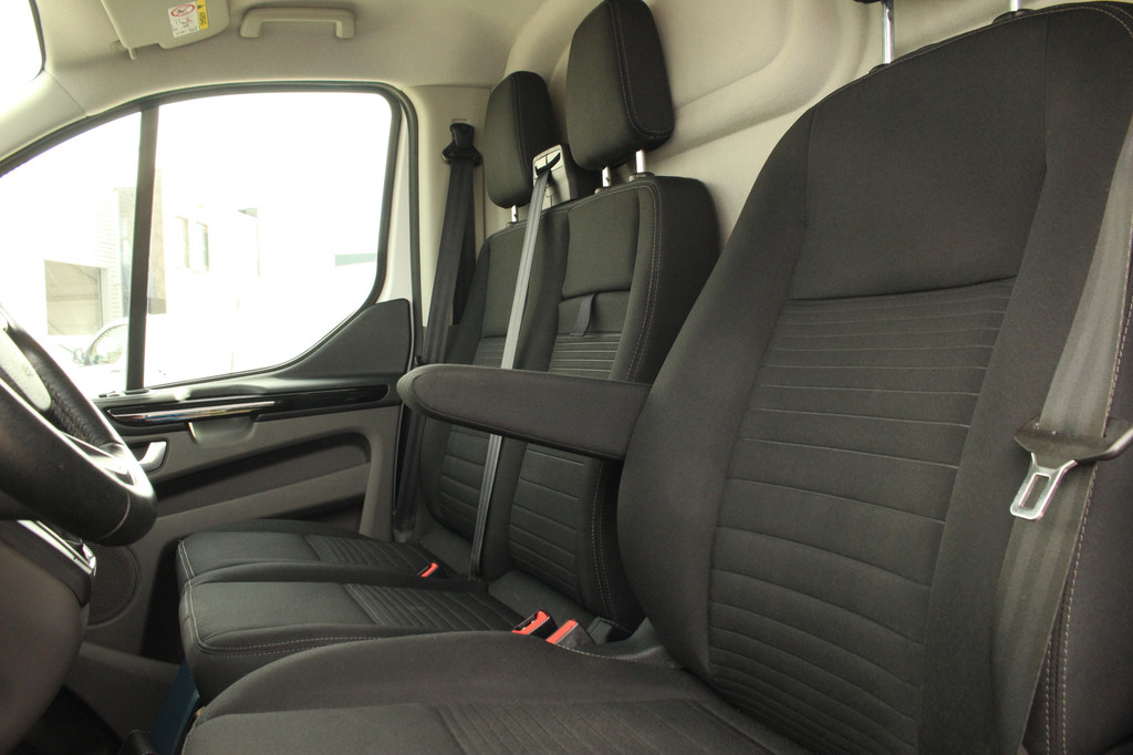 Ford Transit Custom 280 2.0TDCI 170pk L1H1 Limited | Automaat | Camera | Trekhaak | Cruise | Carplay/Android | Lease 360,- p/m 15
