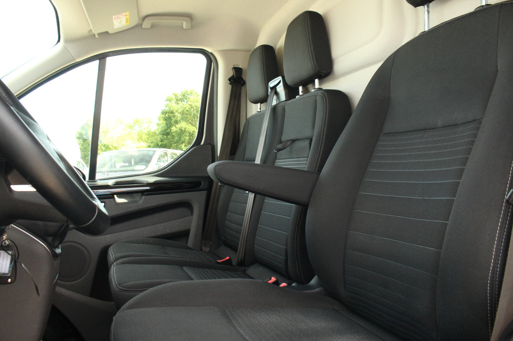 Ford Transit Custom 300 2.0TDCI 130pk L2H1 Limited | Camera | Cruise | Trekhaak | Carplay/Android | Lease 396,- p/m 15