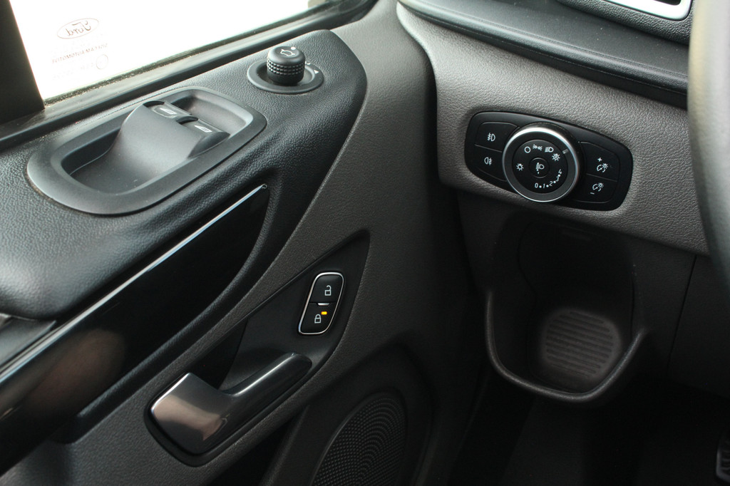 Ford Transit Custom 300 2.0TDCI 130pk L2H1 Limited | Camera | Cruise | Trekhaak | Carplay/Android | Lease 396,- p/m 18