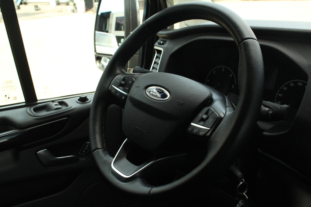 Ford Transit Custom 300 2.0TDCI 130pk L2H1 Limited | Camera | Cruise | Trekhaak | Carplay/Android | Lease 396,- p/m 19