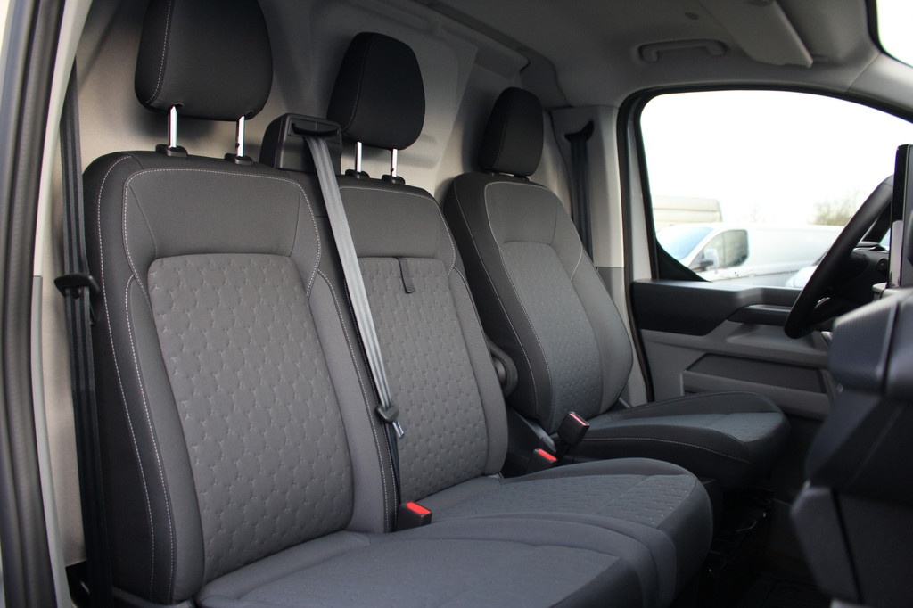 Ford Transit Custom 300 2.0TDCI 170pk L1H1 Limited | Automaat | Adapt. cruise | LED | Sync 4 13 | Keyless | Camera | Driver assist pack | Lease 717,- p/m 16