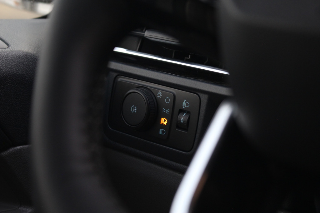 Ford Transit Custom 300 2.0TDCI 170pk L1H1 Limited | Automaat | Adapt. cruise | LED | Sync 4 13 | Keyless | Camera | Driver assist pack | Lease 753,- p/m 19