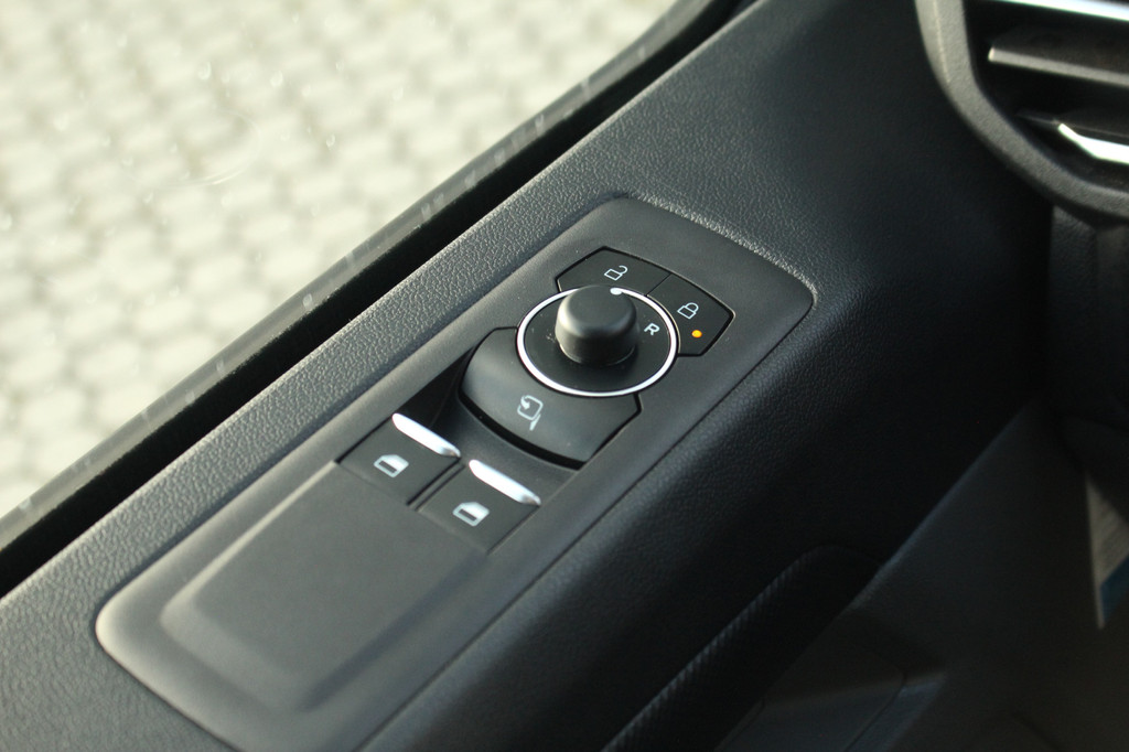 Ford Transit Custom 300 2.0TDCI 170pk L2H1 Limited | Automaat | LED | Adaptive cruise | Sync 4 13 | BLIS | Keyless | Camera | LMV | Lease 717,- p/m 18