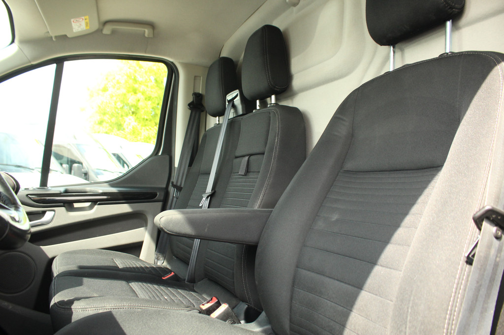 Ford Transit Custom 300 2.0TDCI 170pk L2H1 Limited | Camera | Cruise | Trekhaak | Carplay/Android | Lease 360,- p/m 15