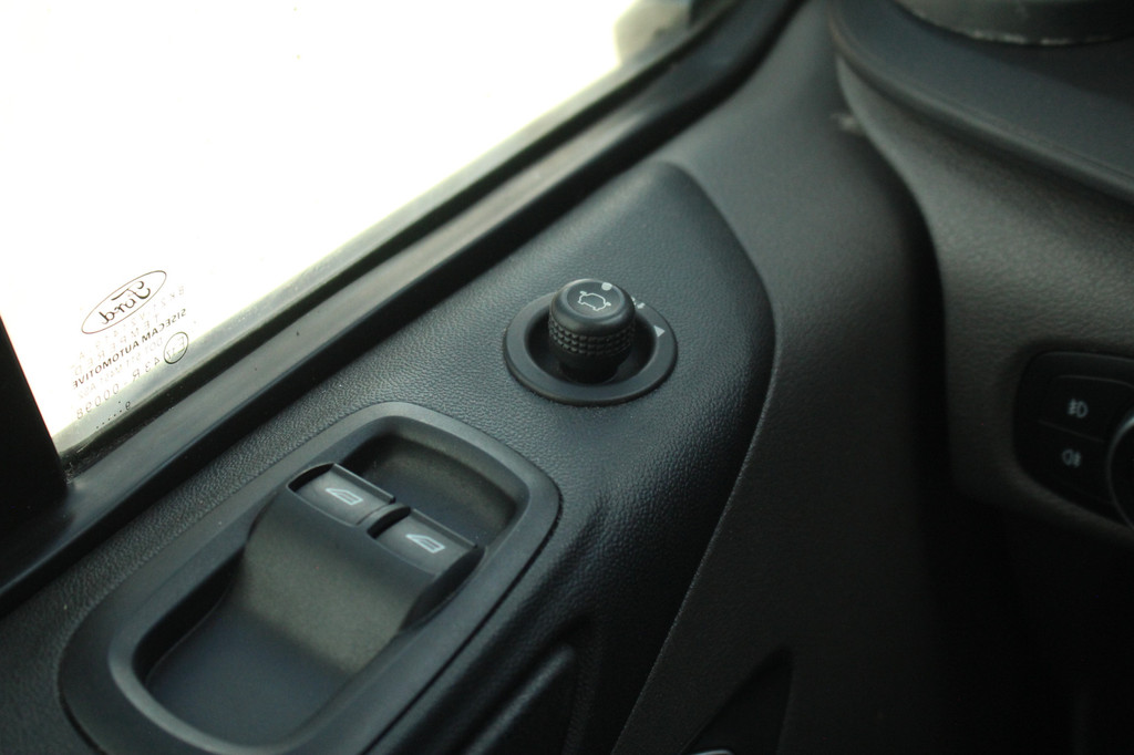 Ford Transit Custom 320 2.0TDCI 130pk L2H1 Trend DC | 6-Zits | L+R Zijdeur | Carplay/Android | PDC | Lease 342,- p/m 19