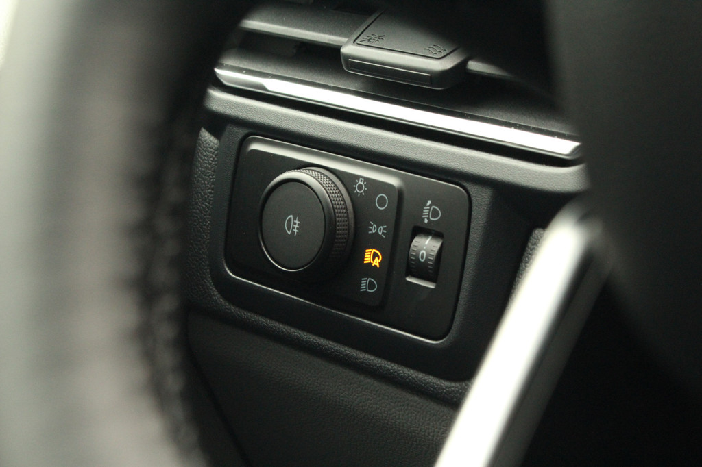 Ford Transit Custom 320 2.0TDCI 136pk L2H1 Limited | Automaat | LED | Sync 4 13 | Keyless | Camera | LMV | Lease 717,- p/m 18