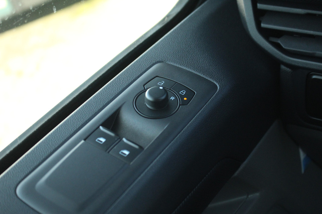 Ford Transit Custom 320 2.0TDCI 136pk L2H1 Trend | Automaat | Camera | Carplay/Android | Cruise | Lease 645,- p/m 18