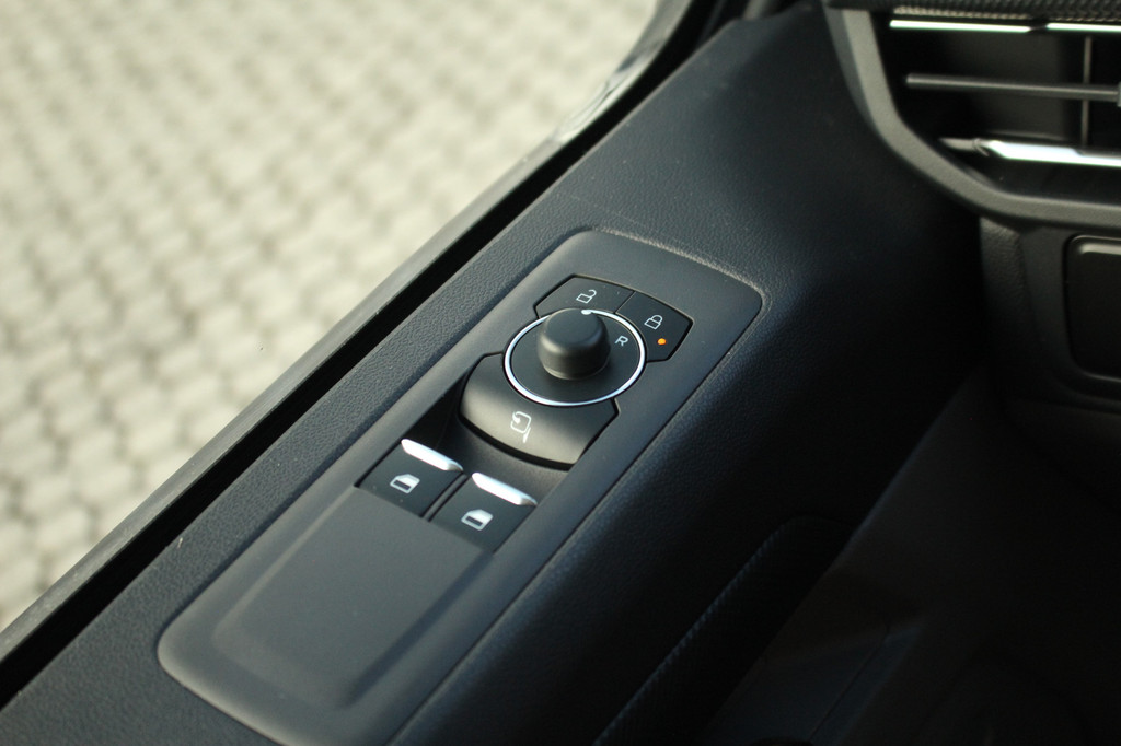 Ford Transit Custom 320 2.0TDCI 150pk L2H1 Limited | L+R Zijdeur | LED | Sync 4 13 | Keyless | Camera | LMV | Lease 609,- p/m 20