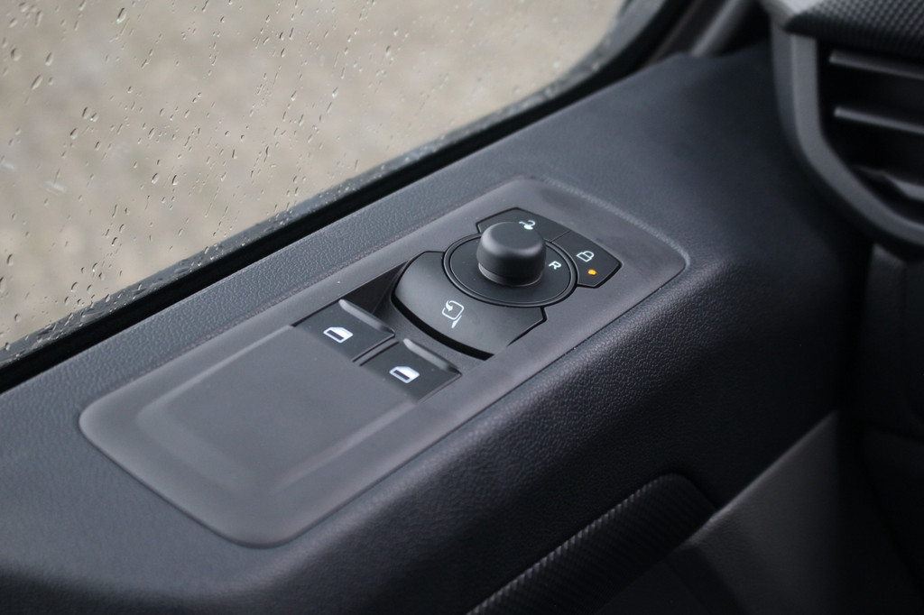 Ford Transit Custom 320 2.0TDCI 170pk Automaat L1H1 Trend | Stoel + Stuurverwarming | L+R Zijdeur | Sync 4 13 | Keyless | Camera | Carplay/Android | Lease 663,- p/m 20