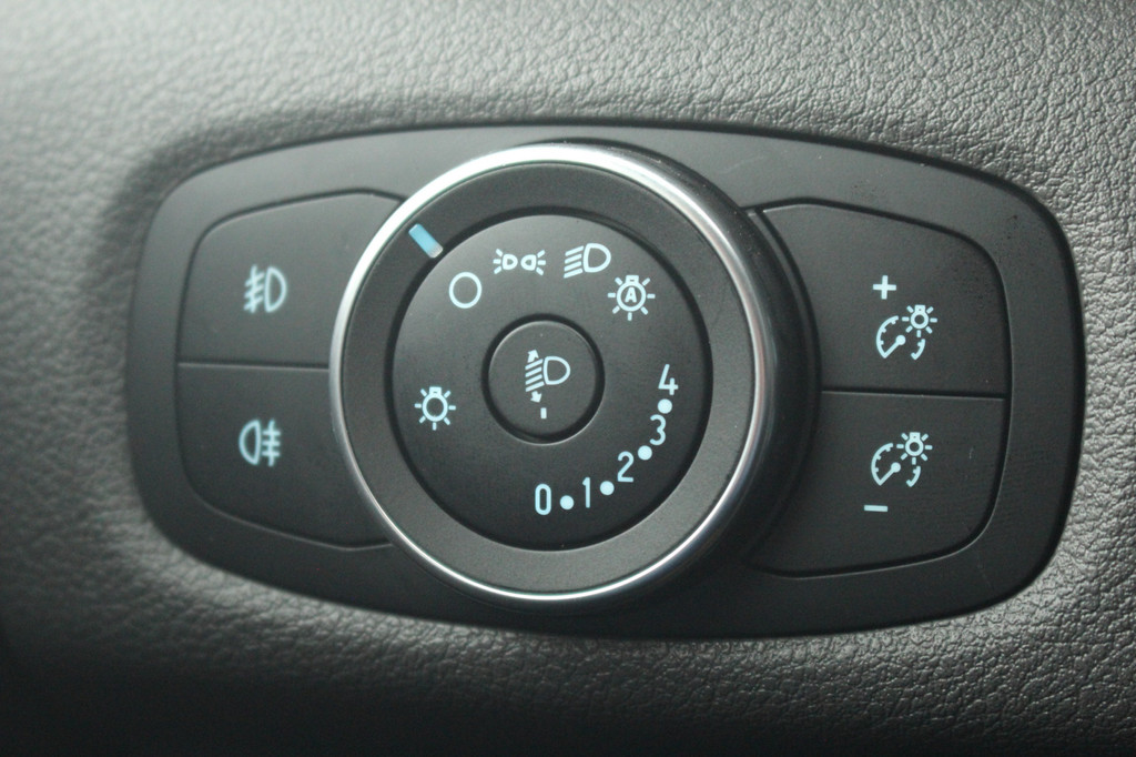 Ford Transit Custom 320 2.0TDCI 170pk L1H1 Sport DC | Automaat | L+R Zijdeur | Airco | Cruise | Camera | Navi | Lease 788,- p/m 21