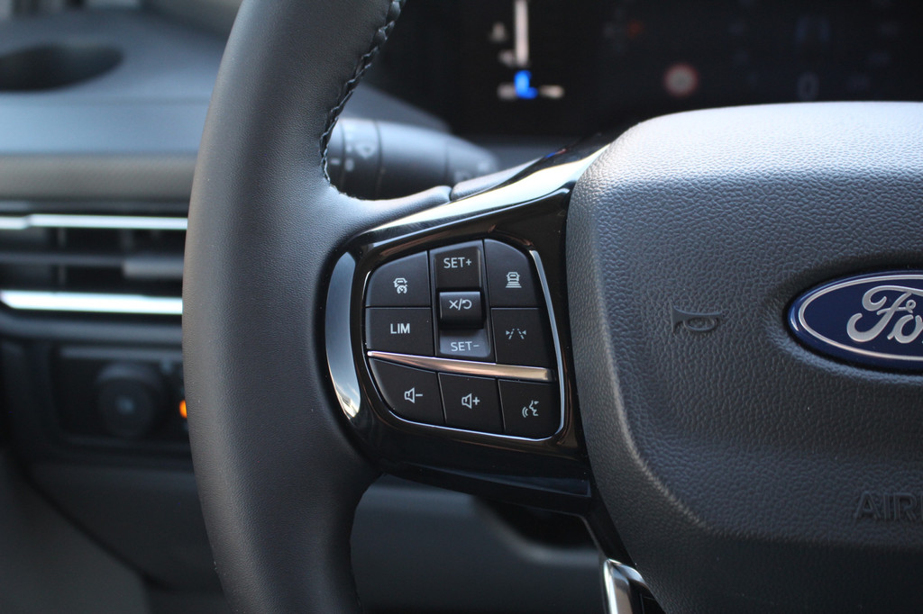 Ford Transit Custom 320 2.0TDCI 170pk L2H1 Limited | Automaat | Adapt. cruise | LED | Sync 4 13 | Keyless | Camera | Driver assist pack | Lease 771,- p/m 21