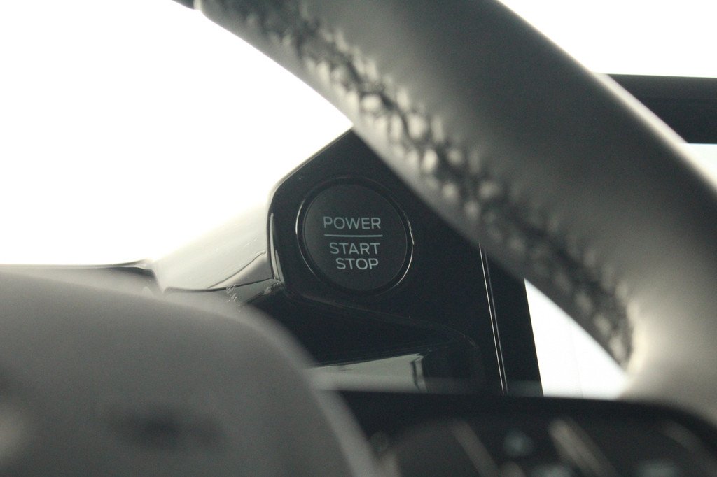 Ford Transit Custom 320 2.0TDCI 170pk L2H1 Limited | Automaat | LED | Sync 4 13 | Keyless | Camera | Carplay/Android | Lease 735,- p/m 18