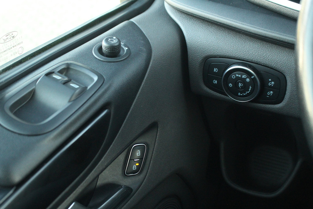 Ford Transit Custom 320 2.0TDCI 185pk L2H1 Sport | Automaat | Trekhaak | Camera | Carplay/Android | Lease 501,- p/m 18