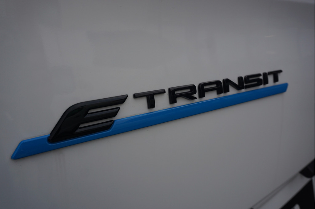 Ford e-Transit Custom 320S 218PK 64KWH Trend AUT BPM VRIJ!! Apple CP / Android A, LED, 2300KG Trekgewicht NR. EC02 17