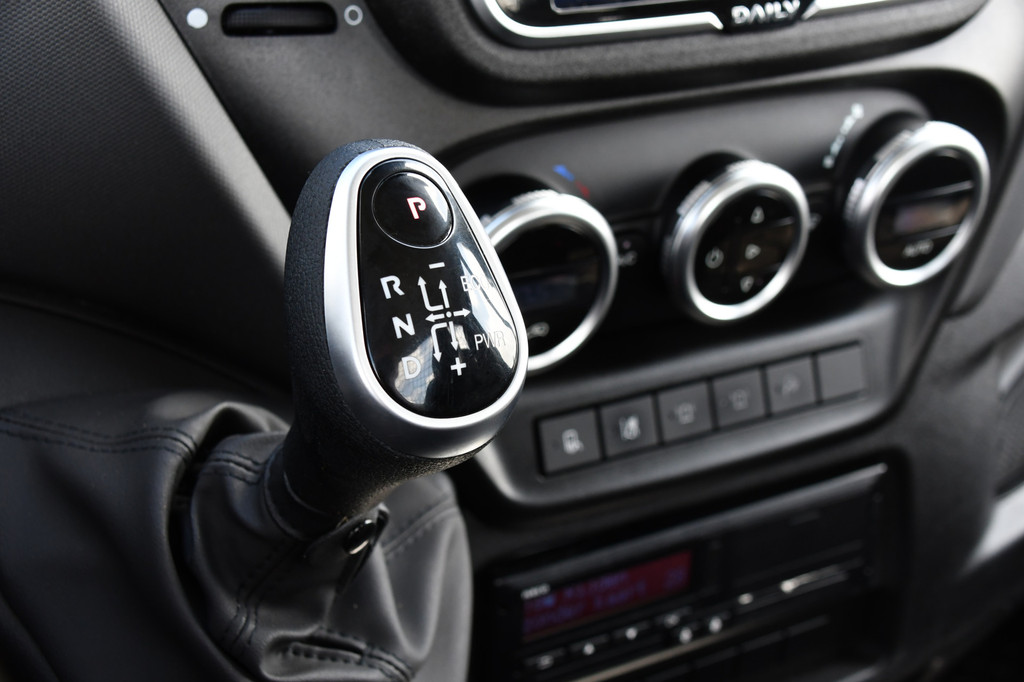 Iveco 40C18 Daily DL L4 Openlaadbak Camera, Cruise, LED, Carplay, 180PK, 3500kg Trekhaak, Clima, Automaat, Uniek! Chassis 19