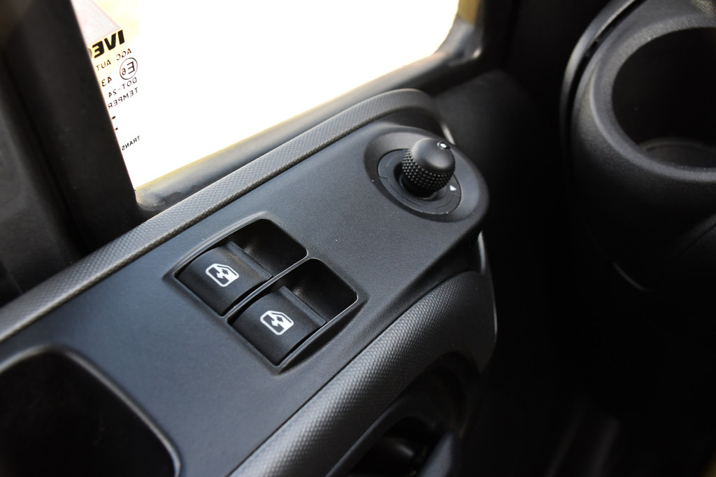 Iveco 40C18 Daily DL L4 Openlaadbak Camera, Cruise, LED, Carplay, 180PK, 3500kg Trekhaak, Clima, Automaat, Uniek! Chassis 21