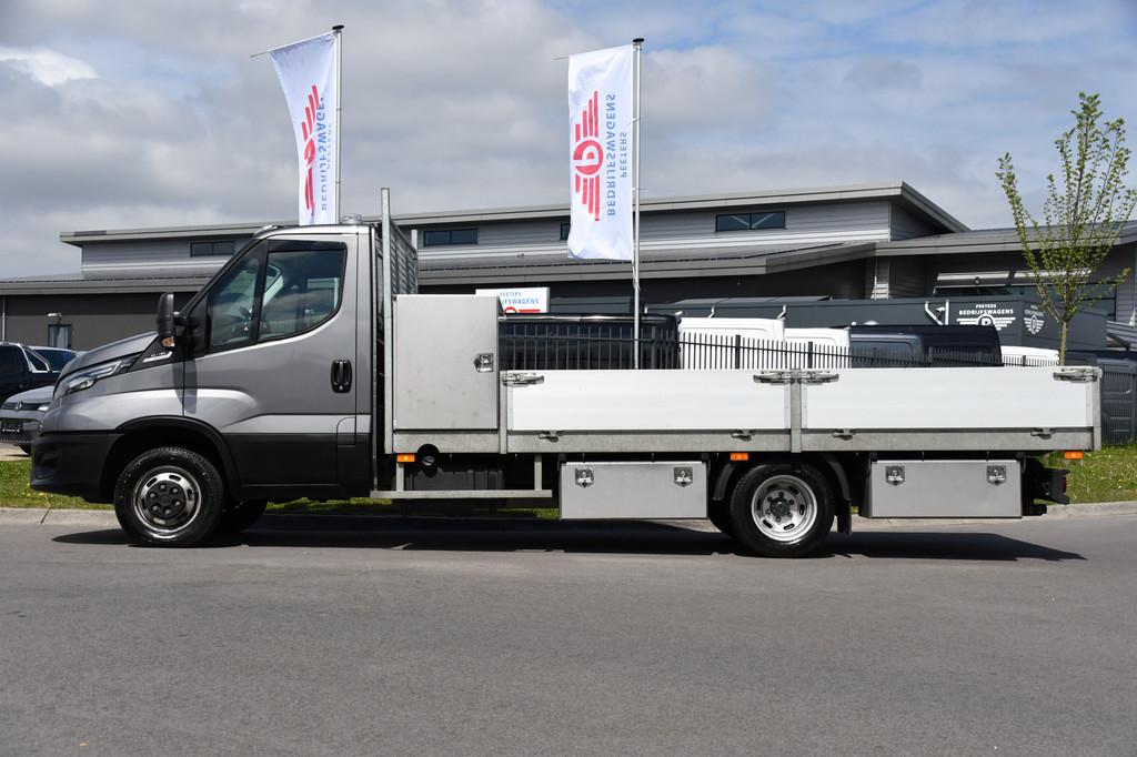 Iveco 40C18 Daily DL L4 Openlaadbak Camera, Cruise, LED, Carplay, 180PK, 3500kg Trekhaak, Clima, Automaat, Uniek! Chassis 9