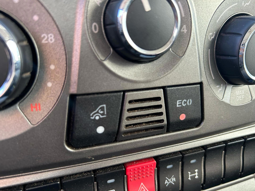 Iveco 50C21 3 pers airco 204 pk ZO MEE NEEM PRIJS / GEEN APK 7