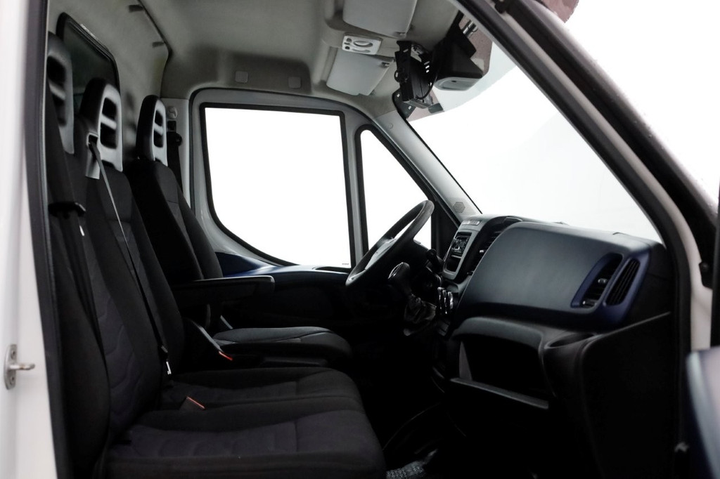 Iveco Daily 35C14 136pk E6 HiMatic Automaat L2H2 Airco/Camera/Trekhaak 3500kg 09-2018 3