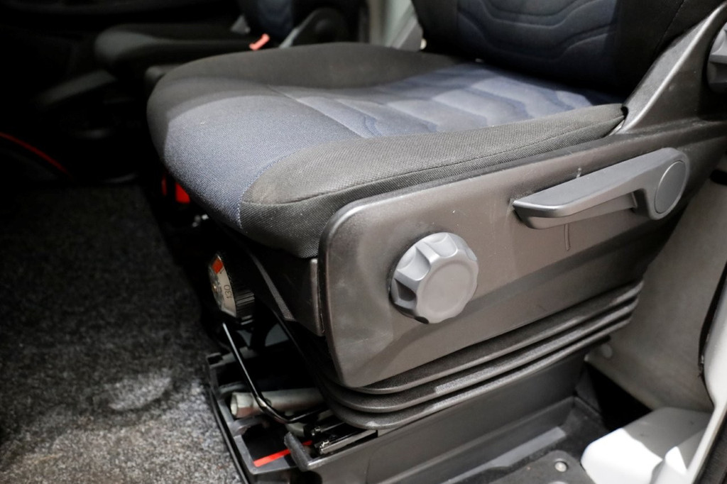 Iveco Daily 35C14 136pk Open Laadbak met laadklep en trekhaak 3500kg 10-2019 15