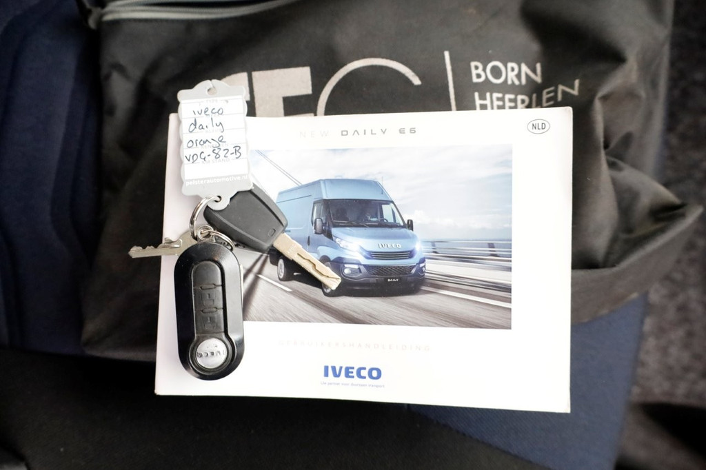 Iveco Daily 35C14 136pk Open Laadbak met laadklep en trekhaak 3500kg 10-2019 7
