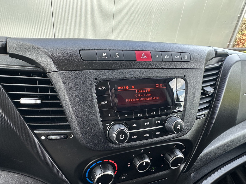 Iveco Daily 35C16 2.3 D 157 PK / ZEER NETJES !! / HYDRAULISCHE LAADKLEP / BAKWAGEN / 65.983 KM ! / AIRCO / DUBBELLUCHT / 3-ZITS 12