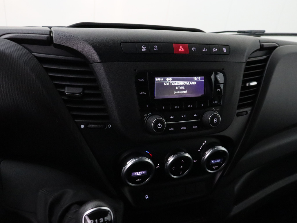 Iveco Daily 35C16 Bakwagen+Laadklep | Airco | Cruise | 3-Persoons 17