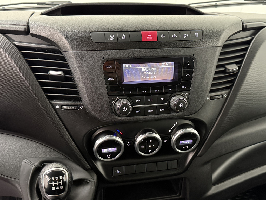 Iveco Daily 35C16 Bakwagen+Laadklep | Airco | Cruise | 3-Persoons 17