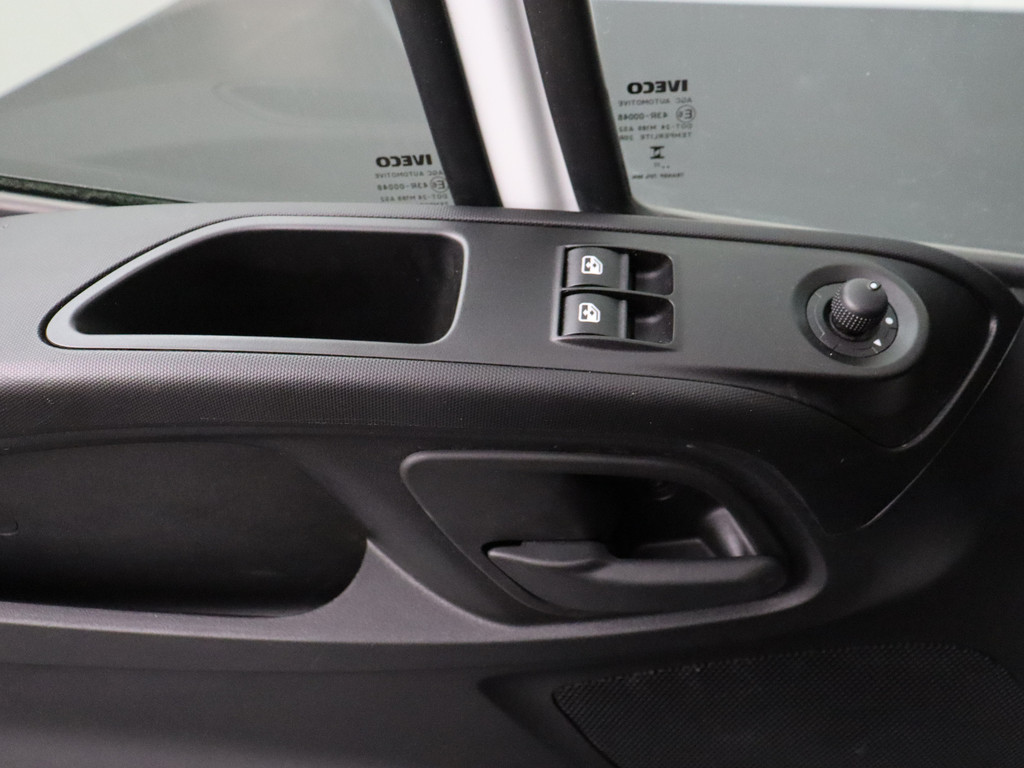 Iveco Daily 35C16 Bakwagen+Laadklep | Airco | Cruise | 3-Persoons 9