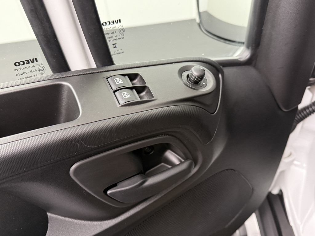 Iveco Daily 35C16 Bakwagen+Laadklep | Airco | Cruise | 3-Persoons 9