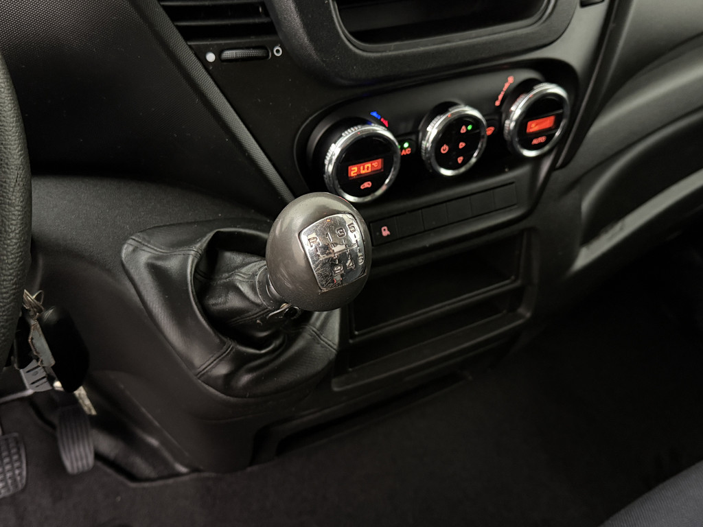 Iveco Daily 35C16 Bakwagen+Laadklep | Airco | Cruise | 3-Persoons | Dakspoiler 17