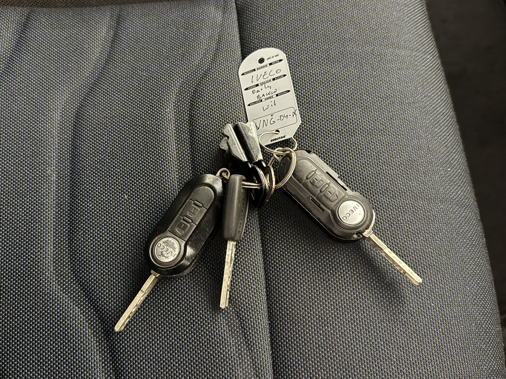 Iveco Daily 35C16 Bakwagen+Laadklep | Airco | Cruise | 3-Persoons | Dakspoiler 8