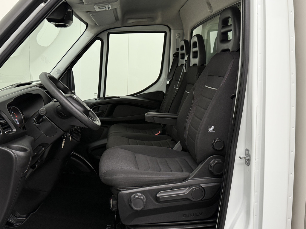 Iveco Daily 35C16 Bakwagen | Laadklep | Dakspoiler | Airco | Cruise | 3-Zits | 18