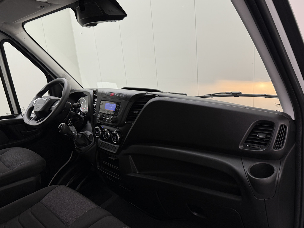 Iveco Daily 35C16 Bakwagen | Laadklep | Dakspoiler | Airco | Cruise | 3-Zits | 19
