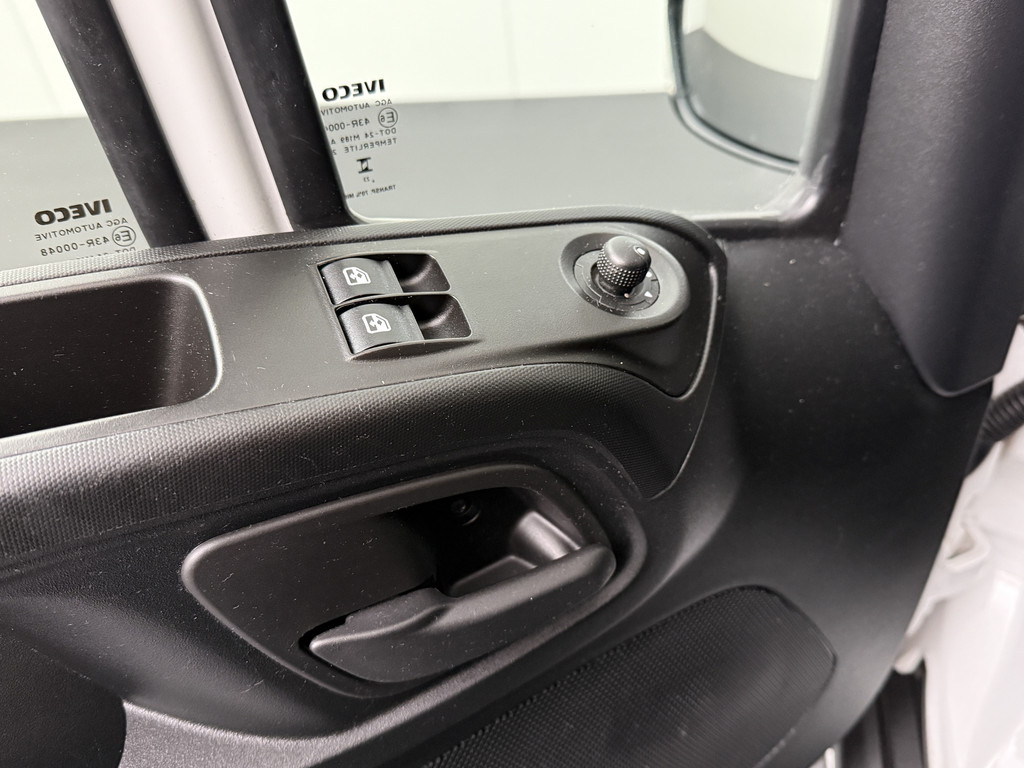 Iveco Daily 35C16 Bakwagen | Laadklep | Dakspoiler | Airco | Cruise | 3-Zits | 9