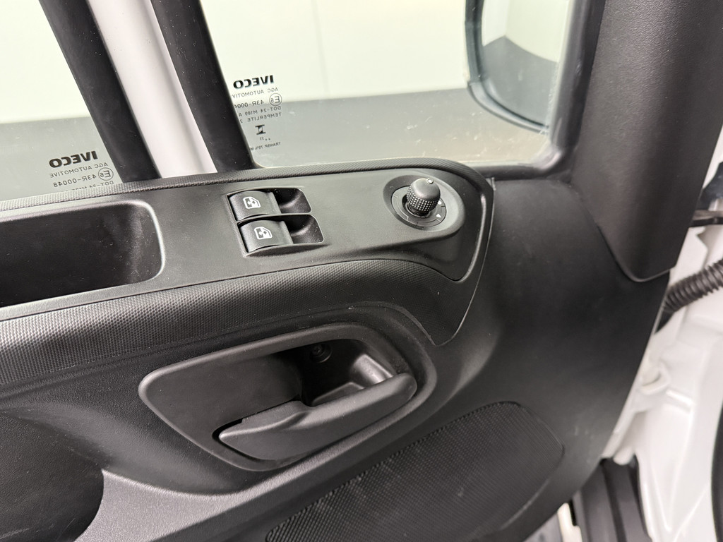 Iveco Daily 35C16 Bakwagen+Laadklep | Multimedia | Camera | 3-Persoons | Airco 9