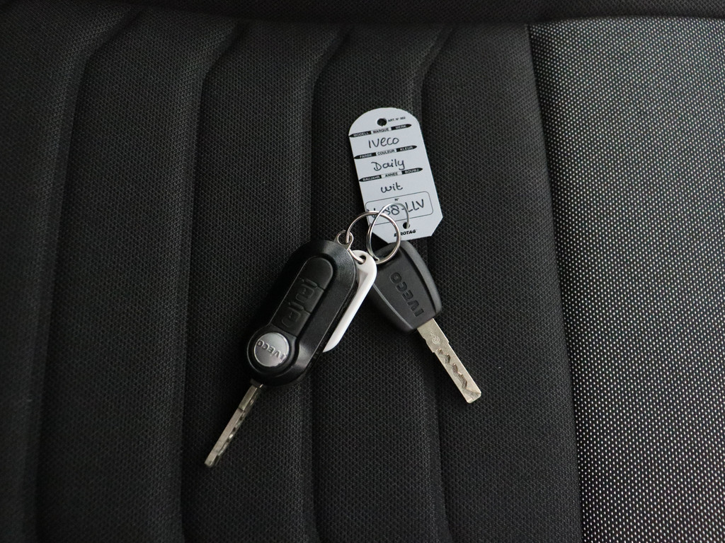 Iveco Daily 35C16 Bakwagen+Laadklep | Multimedia | Camera | Apple | Android | 3-Persoons | Airco 8