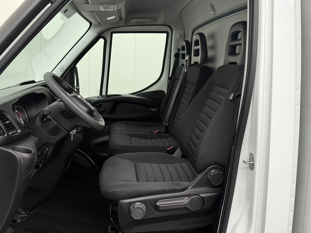 Iveco Daily 35C16 Bakwagen+Laadklep | Trekhaak 3500 Kg | Airco | 3-Persoons | 18