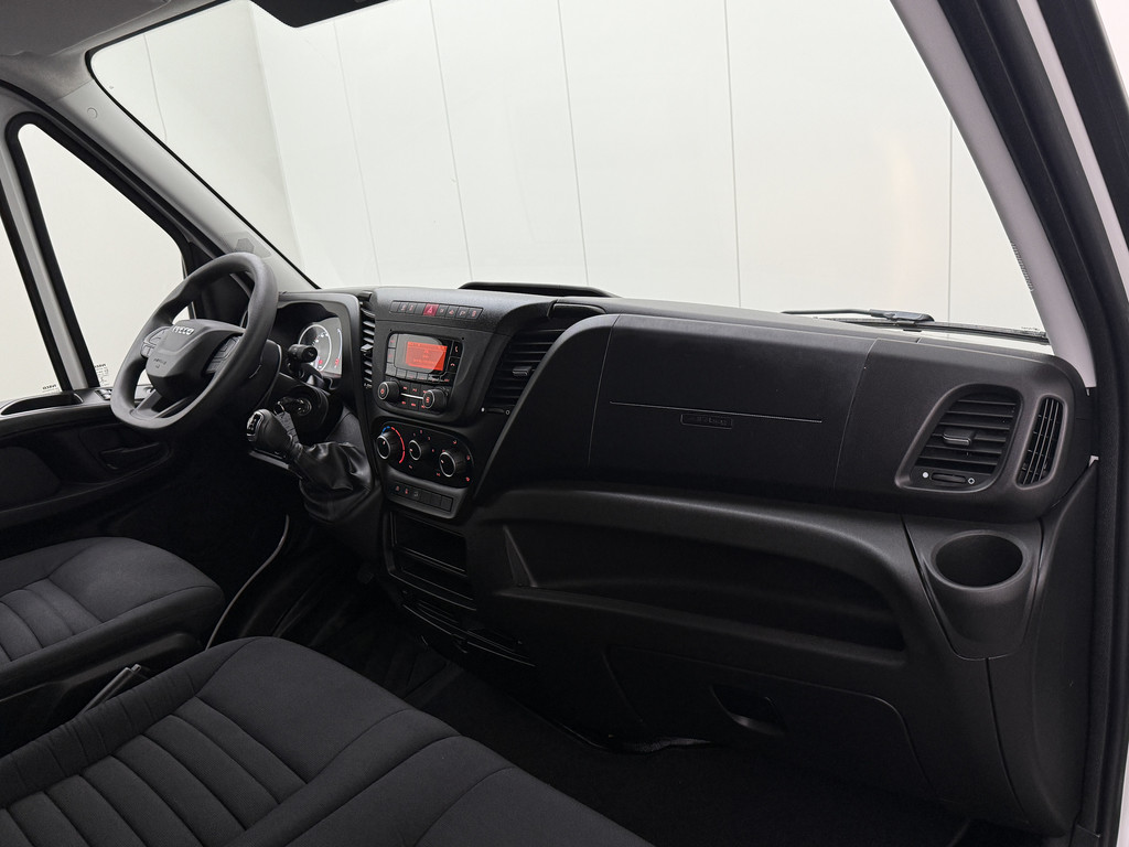 Iveco Daily 35C16 Bakwagen+Laadklep | Trekhaak 3500 Kg | Airco | 3-Persoons | 19
