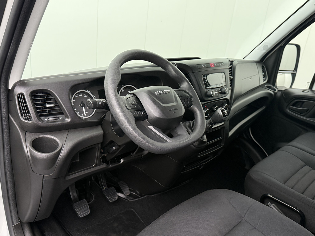 Iveco Daily 35C16 Bakwagen+Laadklep | Trekhaak 3500 Kg | Airco | 3-Persoons | 3