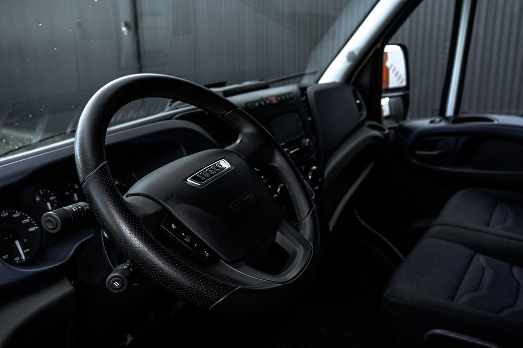 Iveco Daily 35C16 | Bakwagen met Laadklep | Automaat | Climatic | Cruise 13
