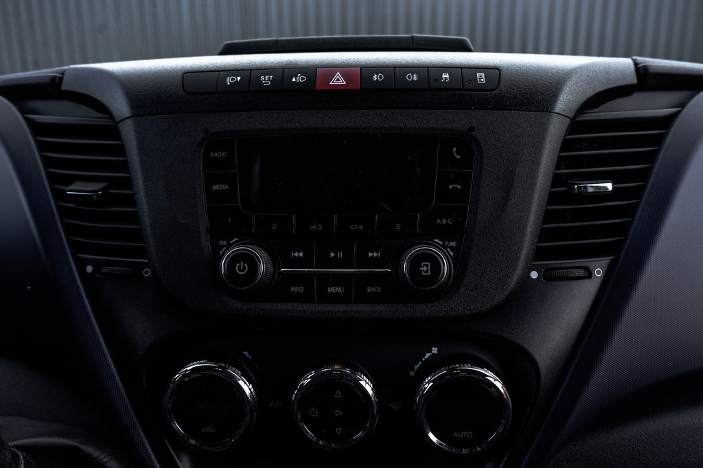 Iveco Daily 35C16 | Bakwagen met Laadklep | Automaat | Climatic | Cruise 16