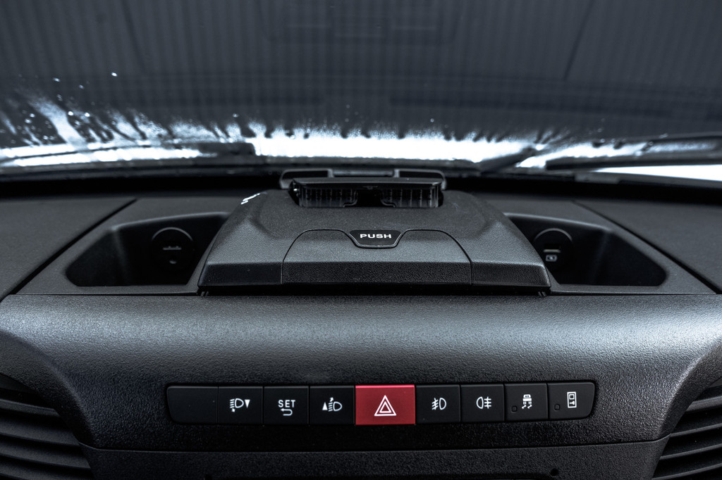 Iveco Daily 35C16 | Bakwagen met Laadklep | Automaat | Climatic | Cruise 17