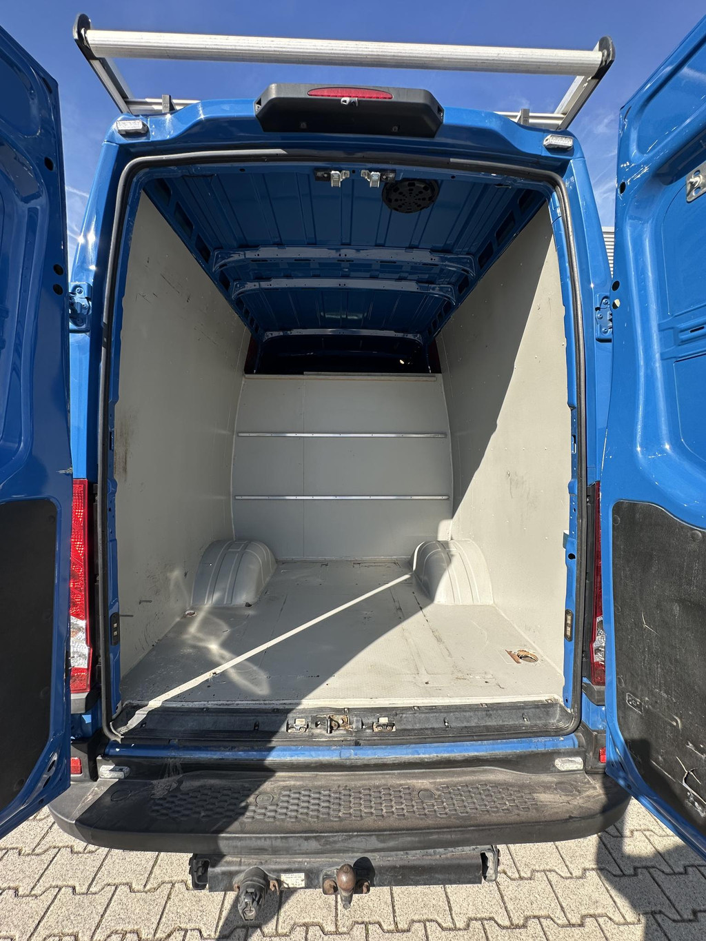 Iveco Daily 35C16V 2.3 352 L2H2 Automaat|Trekhaak 3500KG|Cruis 17