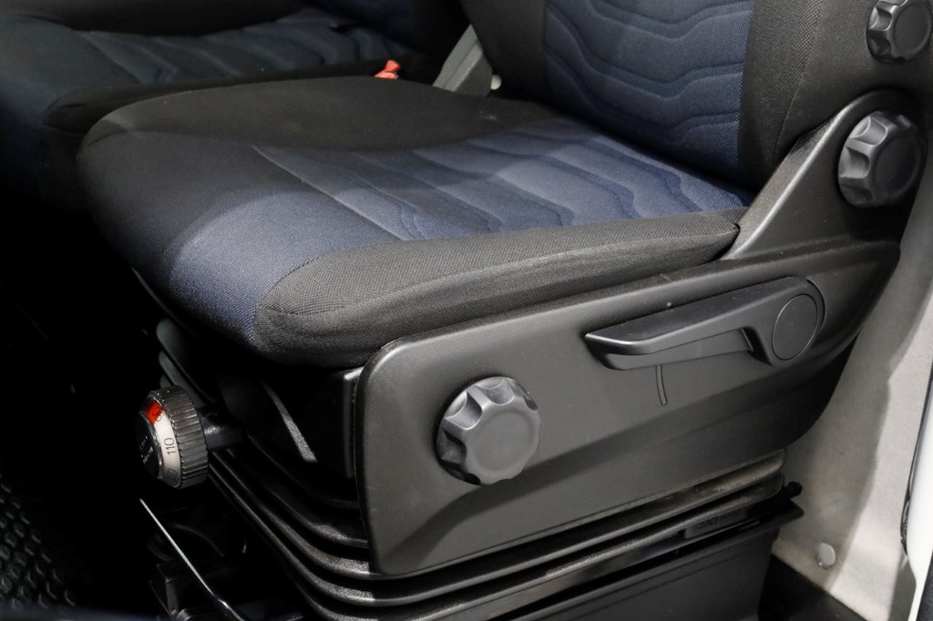 Iveco Daily 35C18 3.0 180pk HiMatic Automaat Bakwagen met laadklep en zijdeur H235cm 10-2022 17