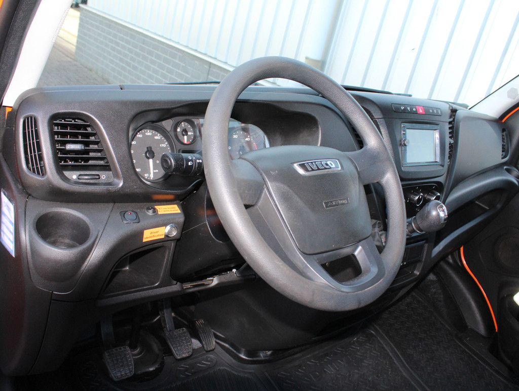 Iveco Daily 35C18 3.0 375 Open Laadbak Dubbellucht Trekhaak 13