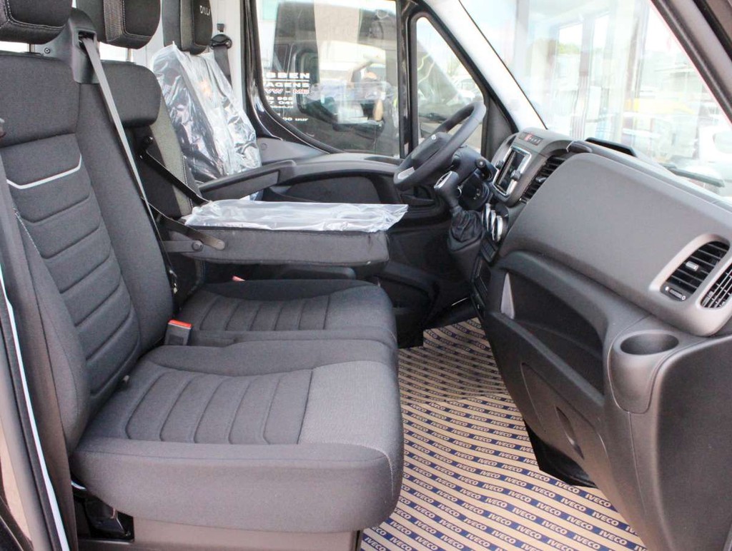 Iveco Daily 35C18HA8 3.0 375 Chassis Cabine Aut. Zwart Nieuw 7