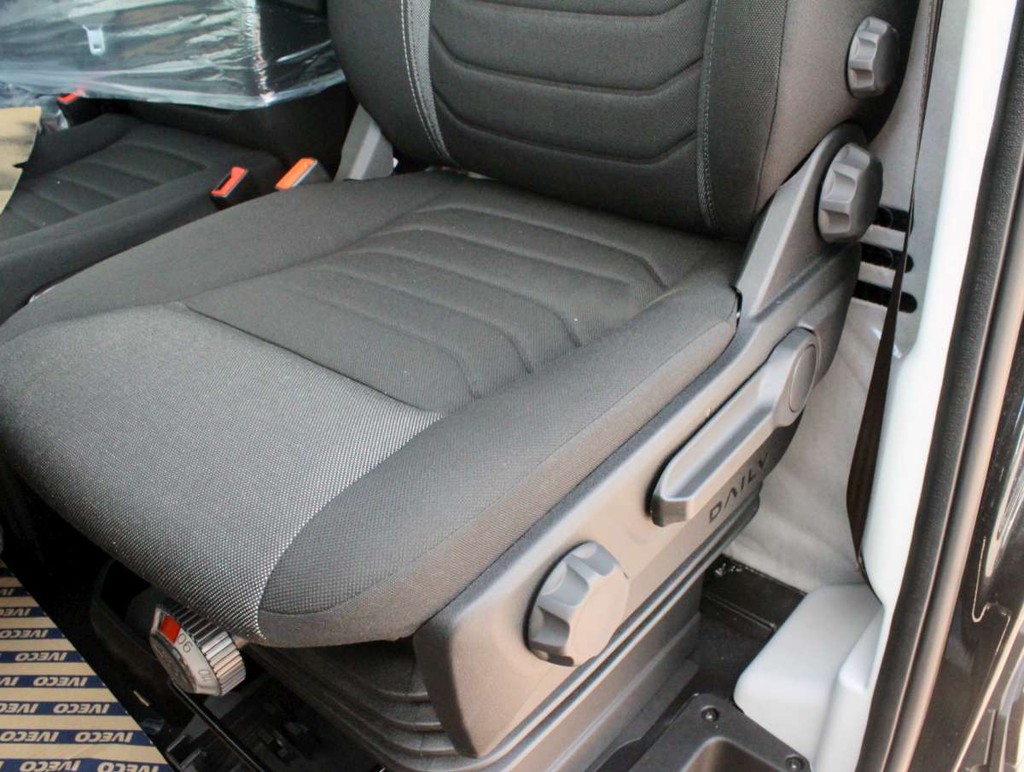 Iveco Daily 35C18HA8 3.0 375 Chassis Cabine Aut. Zwart Nieuw 8