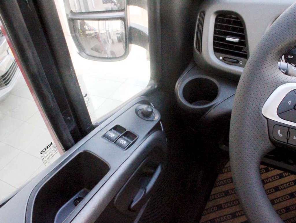 Iveco Daily 35C18HA8 3.0 375 Chassis Cabine Aut. Zwart Nieuw 9