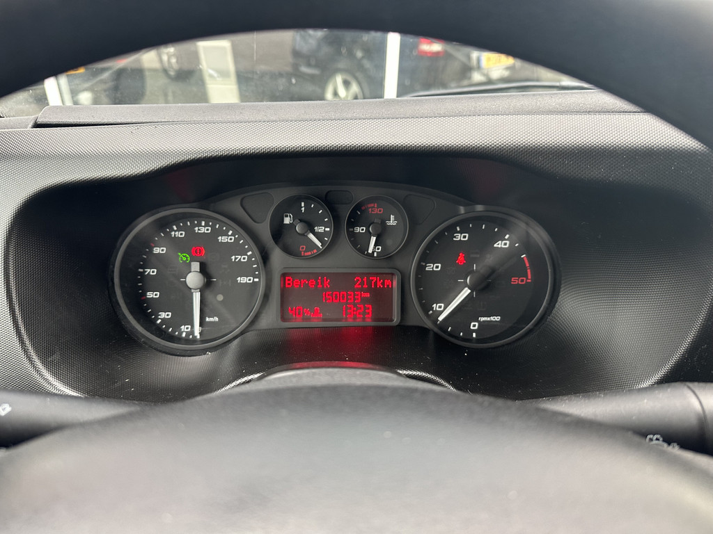 Iveco Daily 35C18V 3.0 180pk 352 H2 L | Trekhaak 3.5T | Airco | Cruisec. 15